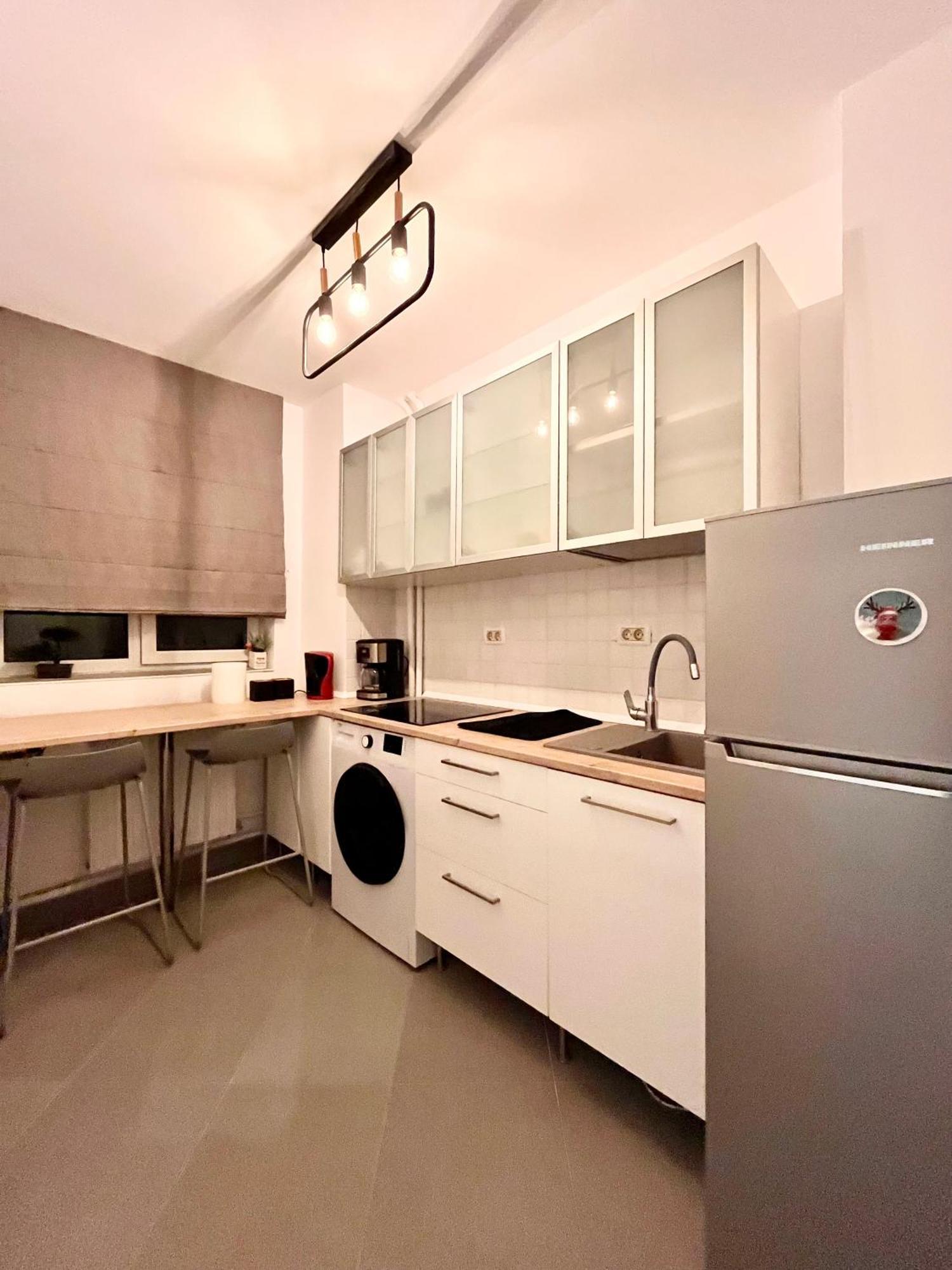 Cozy Apartment With Balcony Bucureşti Exterior foto